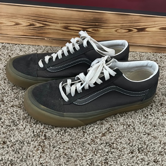 Women Vans sneakers - Picture 1 of 5